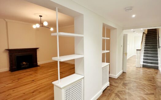 2 bed flat to rent in Eccleston Square