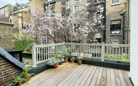 2 bed flat to rent in Eccleston Square