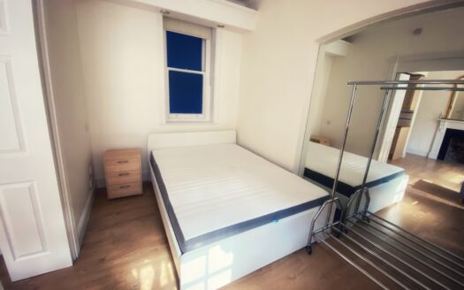 1 Bed Flat in Cathedral Mansions